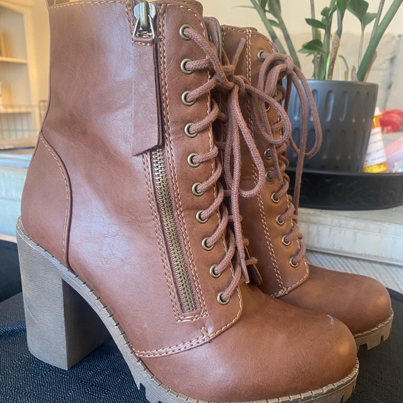 Brown Zip Ankle Booties Size 7 1/2 - Picture 2 of 9